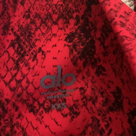 Alo Yoga Leggings - Picture 2 of 5